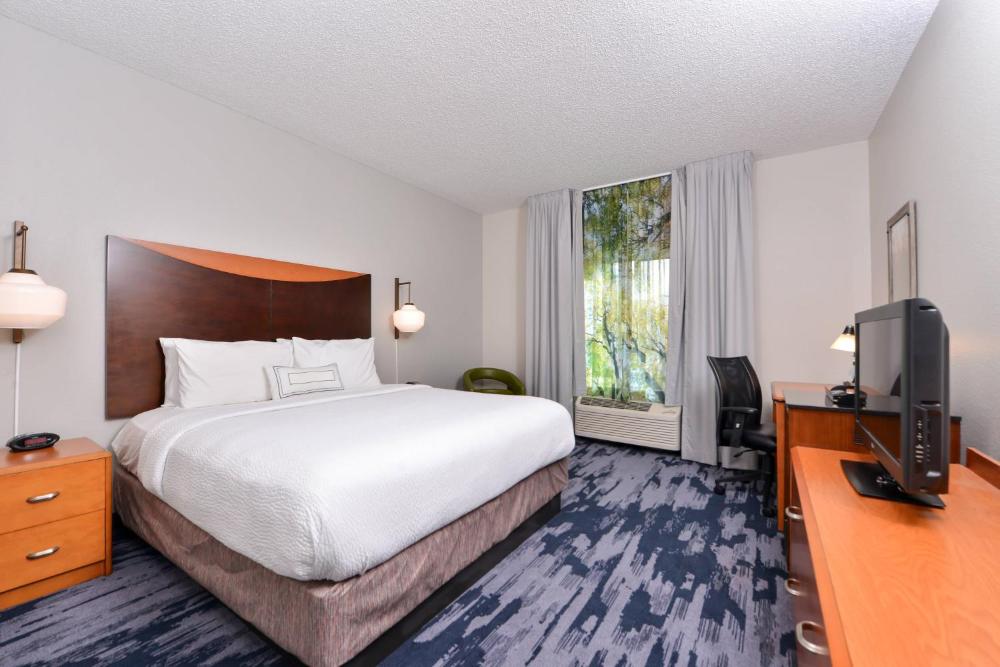 King Room with Bathtub - Mobility Access/Communication Assistance interior